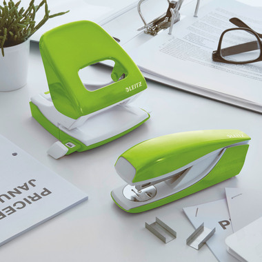 LEITZ Perforateur/Agrafeuse WOW 5095-10-54 vert, Bundle 30 feuilles
