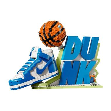 LEGO® Nike Dunk X 1180 pieces