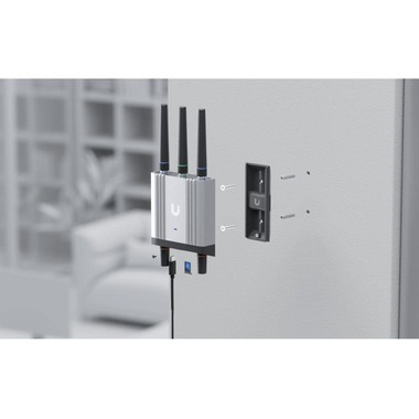 Ubiquiti router industriale LTE UMR-INDUSTRIAL