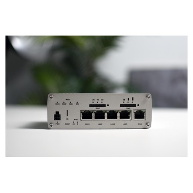 Teltonika 5G-Industrie-Router RUTX50 eSIM 5G, WiFi-5, 5x GE LAN