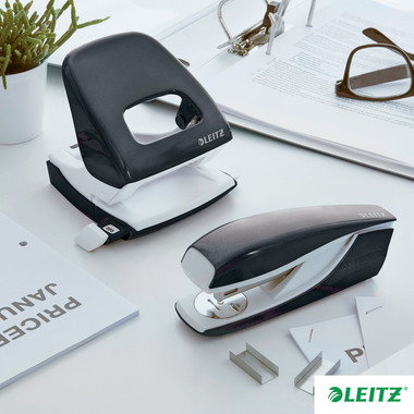 LEITZ Perforateur/Agrafeuse WOW 5095-10-95 noir, Bundle 30 feuilles