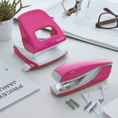 LEITZ Locher/Hefter WOW 5095 5095-10-23 pink, Bundle 30 Blatt